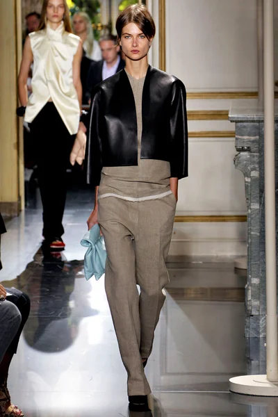 Look 10